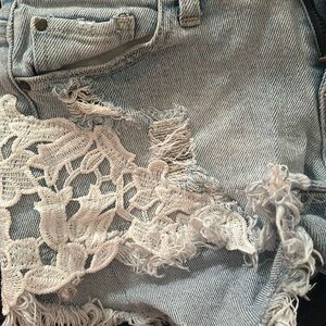 Guess floral white lace light wash denim shorts